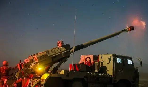 正版皇冠信用网开户_地面战斗爆发正版皇冠信用网开户,国产VT-4坦克迎来首战:SH-15卡车炮全线碾压印军