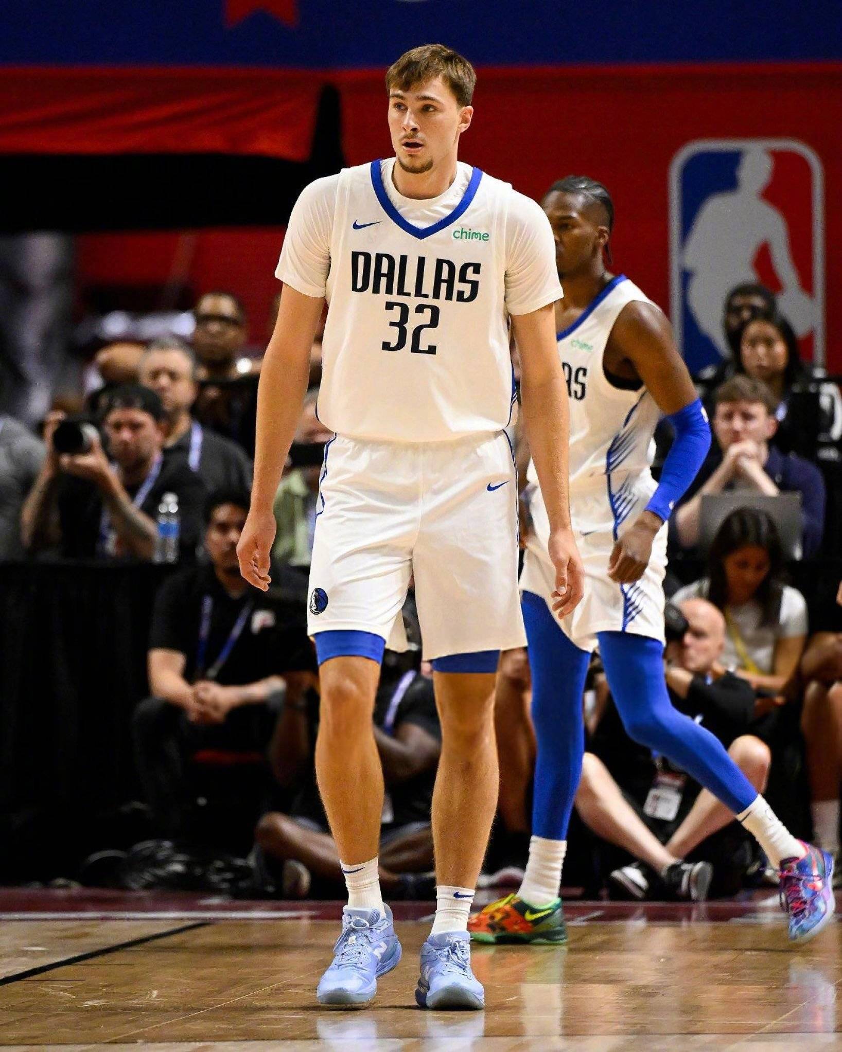 英格兰足球联赛
_夏联首日综述：弗拉格10+6+4力擒湖人 榜眼探花同时缺阵