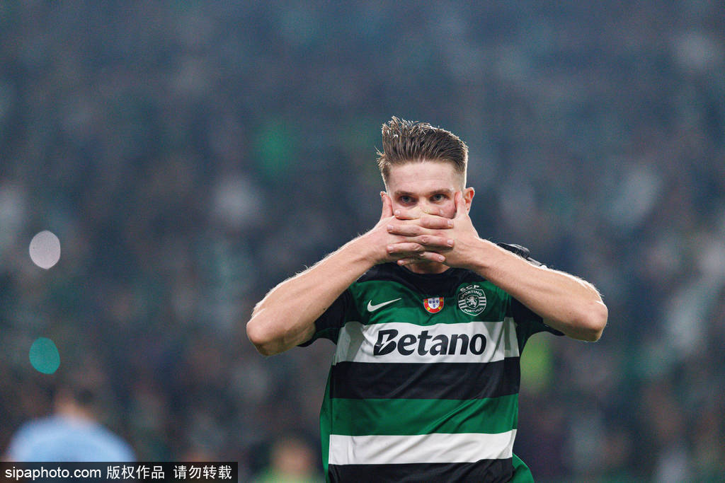 皇冠皇冠足球平台_曼联拒绝瑞典神锋皇冠皇冠足球平台,阿森纳成最大赢家?转会内幕大揭秘