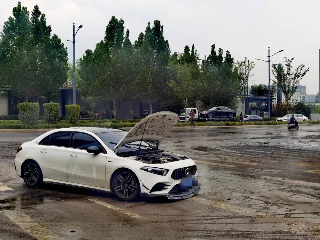 皇冠信用網会员注册网址_郑州暴雨致京广路隧道被淹皇冠信用網会员注册网址,亲历者:车是飘起来的,很害怕,有人爬梯子离开 2021年也曾淹没多台车辆