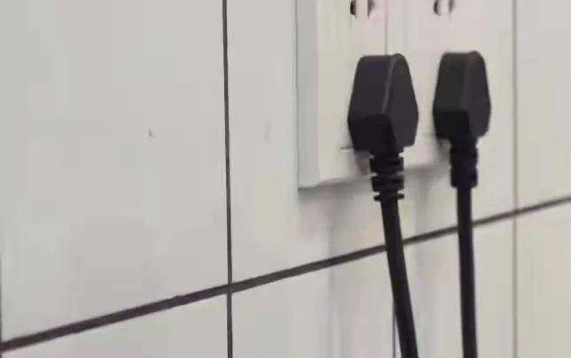 大连英博vs成都蓉城_拔几个插头收费300元大连英博vs成都蓉城！男子质疑啄木鸟“维修刺客”：他就没有修