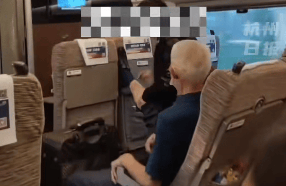 科特布斯vs因戈尔施塔特_事发高铁科特布斯vs因戈尔施塔特，后排女子疯狂踢踹椅背！12306客服回应，网友吵翻！