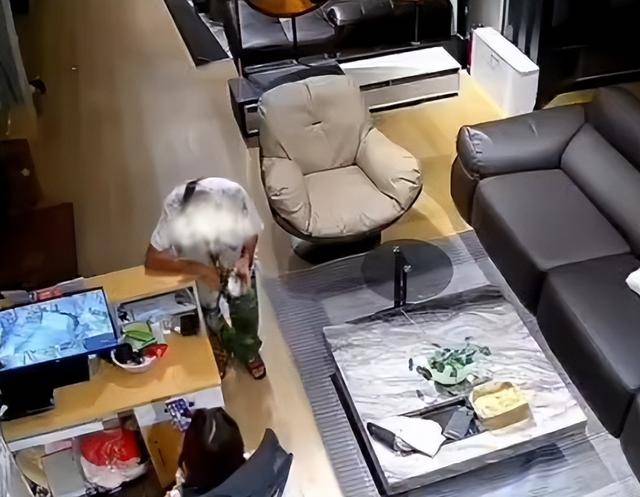 塞舌尔vs加蓬_老人猥亵女性因高龄患绝症未被拘留 媒体发声“何以被免罚”