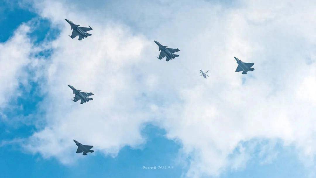 国际友谊赛U19_中国歼-35最新画面国际友谊赛U19！6枚中距弹、隐藏登机梯首次曝光！