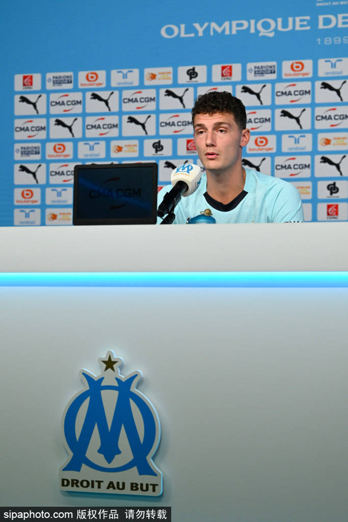 维泽夫洛兹vs 阿卡_迈尼昂伤退引发AC米兰新战术调整:红黑军团如何应对关键球员缺阵维泽夫洛兹vs 阿卡?