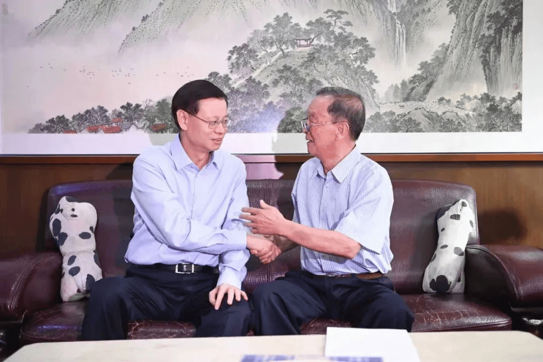 皇冠信用网开户_许昆林看望慰问正省级老同志