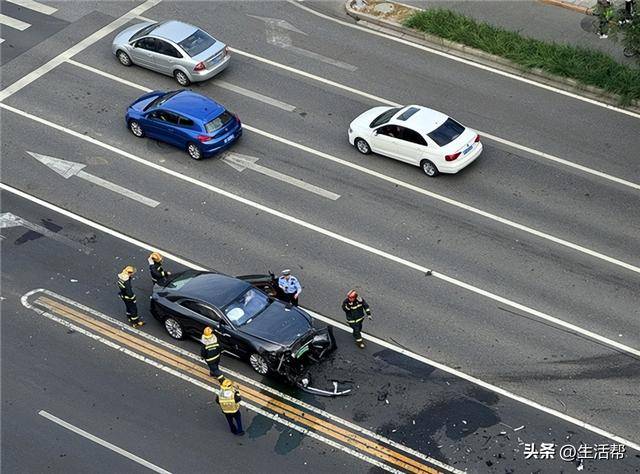 皇冠信用网怎么租_知名车评人陈震开劳斯莱斯发生车祸？交警：事故发生在下午3时许皇冠信用网怎么租，正处理中