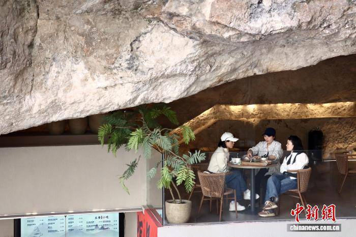 如何代理皇冠信用
_浙江温州乐清雁荡山：悬崖咖啡助力传统景区焕新出圈