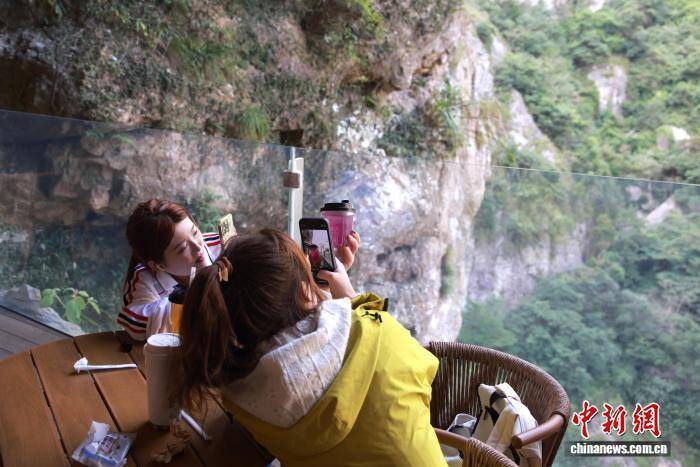 如何代理皇冠信用
_浙江温州乐清雁荡山：悬崖咖啡助力传统景区焕新出圈