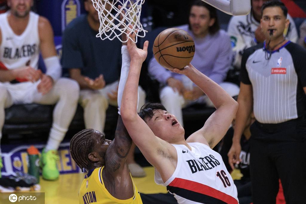 皇冠信用盘哪里申请
_杨瀚森1分1板里夫斯41分 开拓者3人20+击败湖人