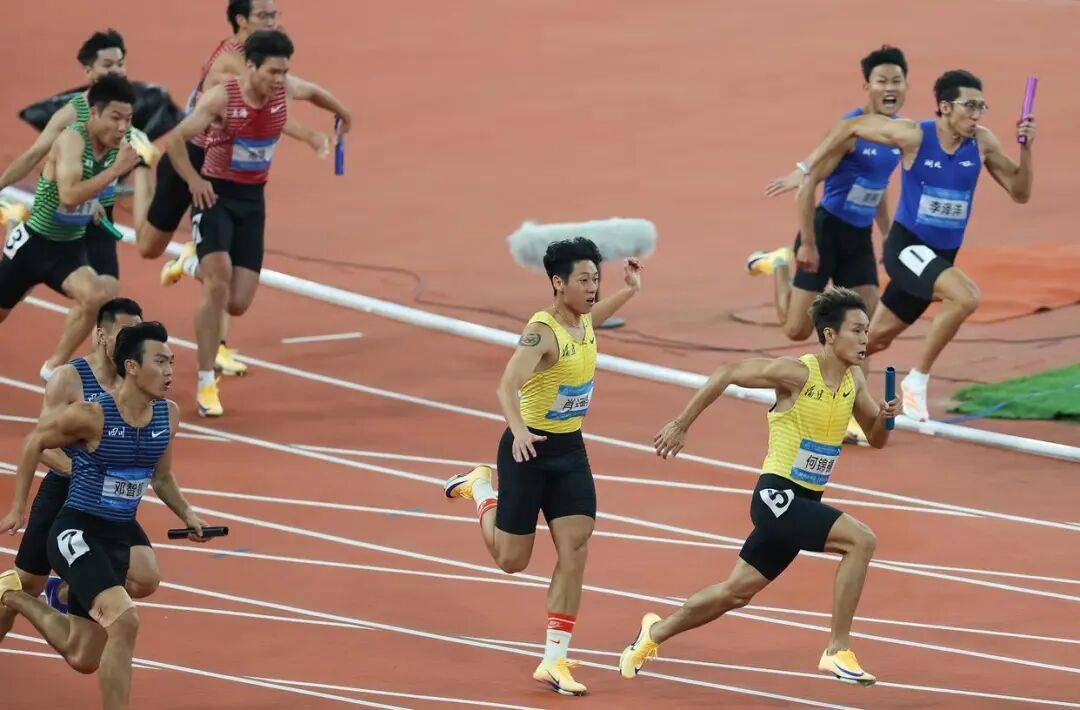 如何申请皇冠信用網会员
_“夺冠能偷偷亲你一下不？”十五运会上如何申请皇冠信用網会员
，这对田径CP的赛场之吻甜上热搜！