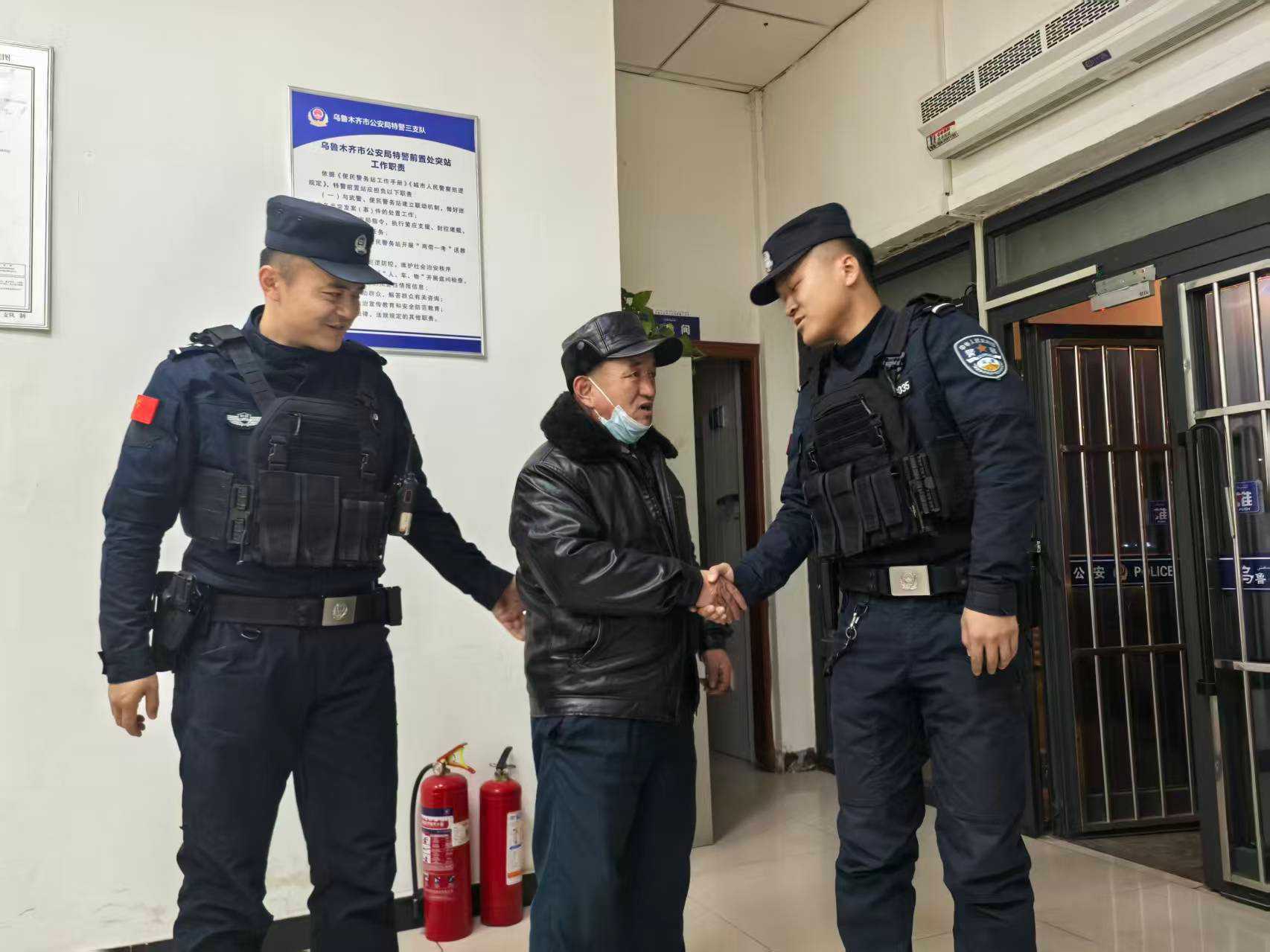 皇冠信用网最高占成
_警心暖民心 两日寻回三部“失联”手机