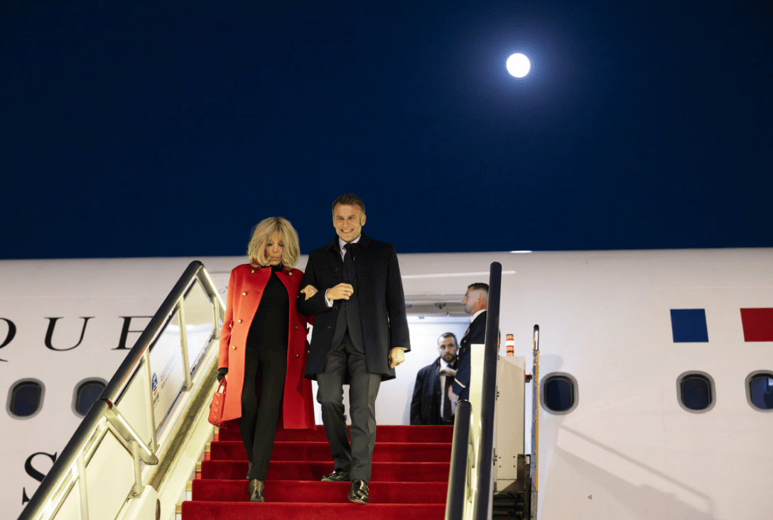 弗拉门戈足球_马克龙抵京后发文：很高兴对中国进行第四次国事访问