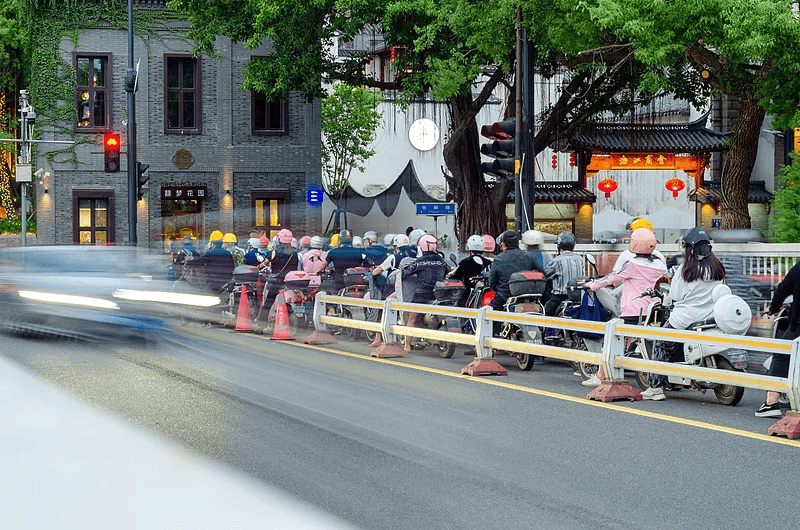 法国足球_骑电动车还能带孩子吗？解读来了法国足球！