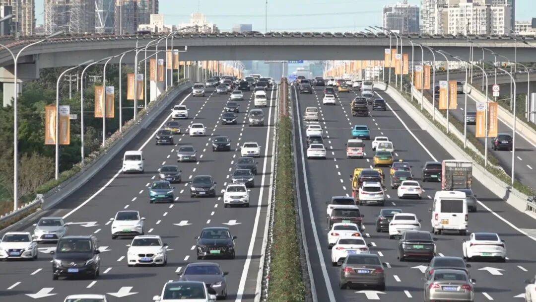 hga035会员注册_一夜之间hga035会员注册，铺完8000吨沥青！北京这段路让全网惊叹，获外交部点赞