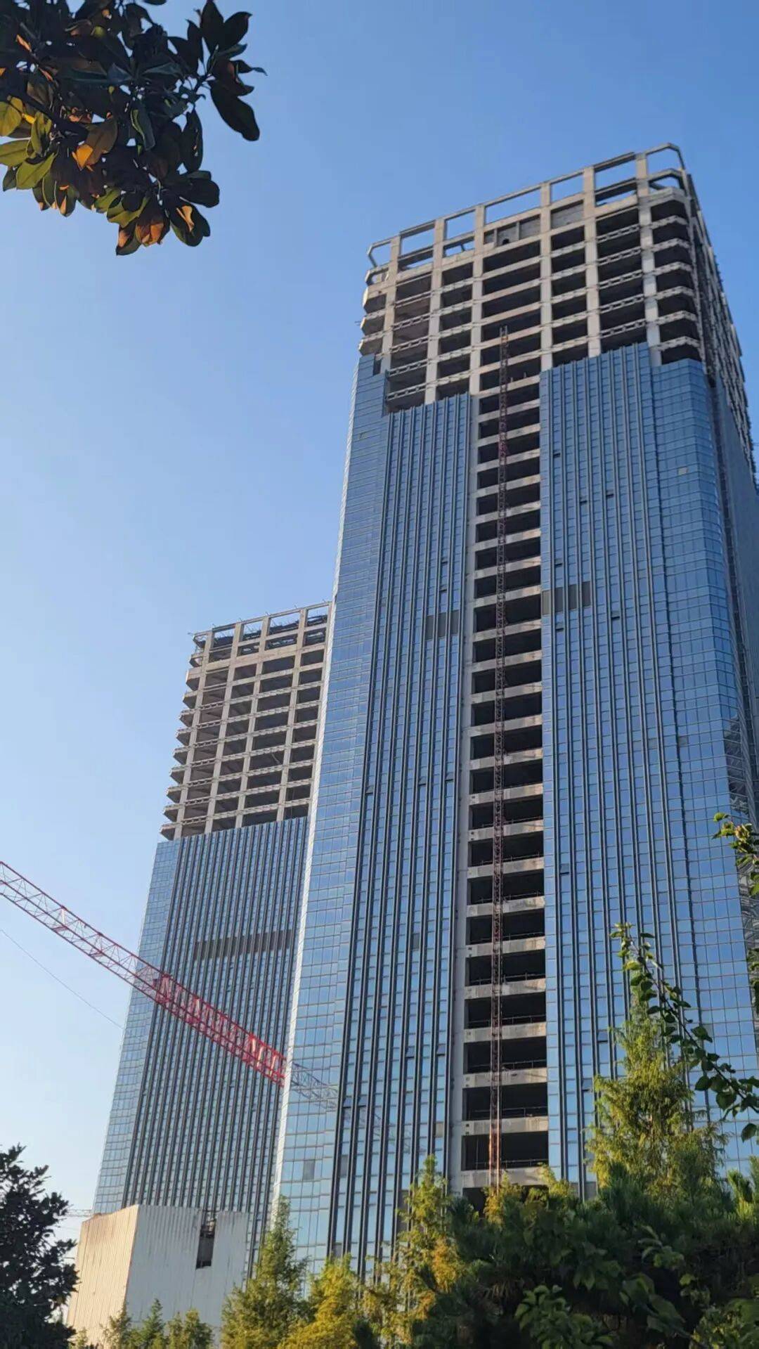 信用平台出租_西安地标“双子塔”荒芜十年信用平台出租，7.48亿起拍