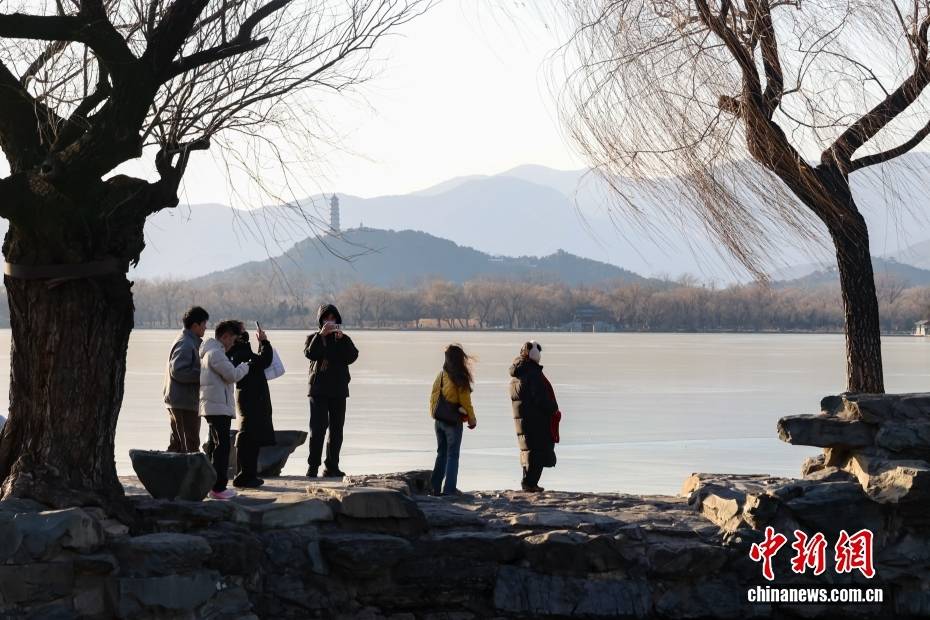 皇冠信用盘在线申请
_北京颐和园呈现“金光穿洞”景观