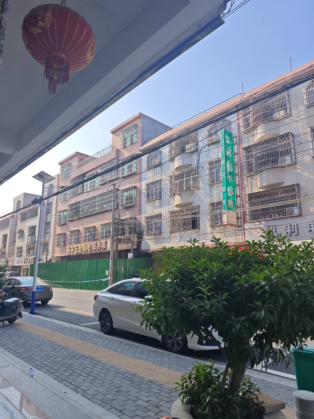 皇冠信用出租
_汕头火灾幸存者:妻子腋下夹着两个孩子从后门冲出皇冠信用出租
,我告诉女儿要去面对