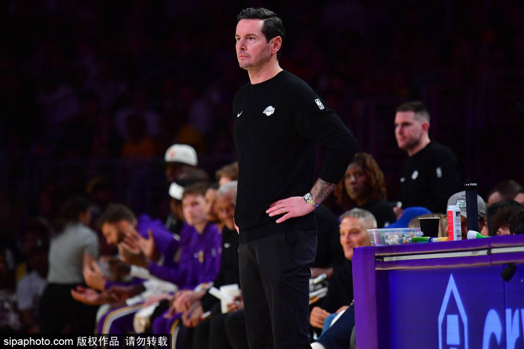 皇冠信用网怎么租_湖人遭重创！东契奇腿部挫伤退场皇冠信用网怎么租，四大主力缺阵引发危机