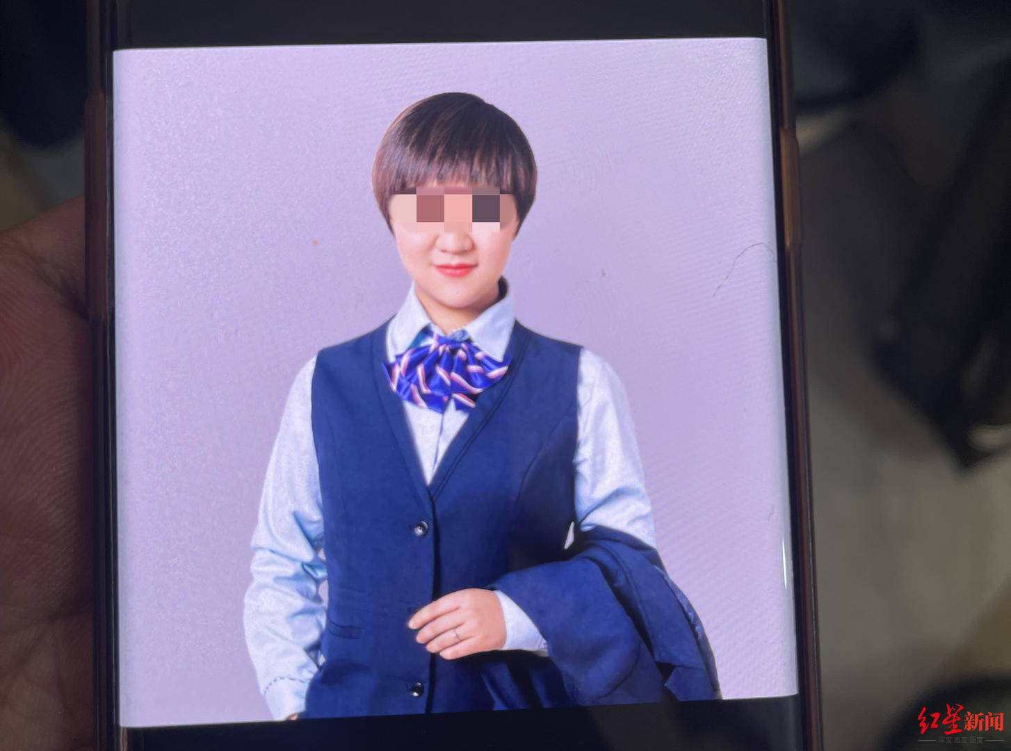 皇冠信用平台出租_36岁银行女经理和丈夫先后自杀：生前花180万元预订豪车皇冠信用平台出租，身后留下两个幼女丨红星调查