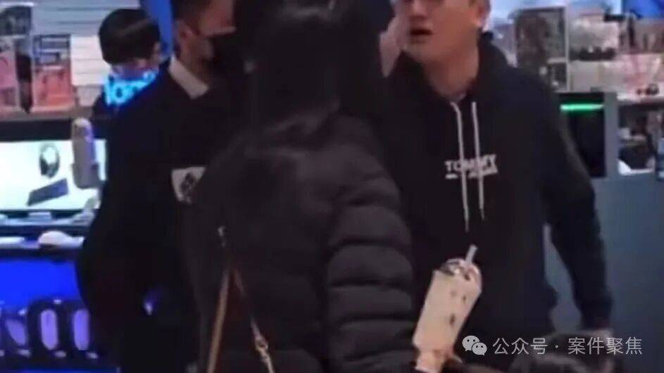 皇冠信用网平台代理_上海地铁一男子被打10个耳光不还手！还手算互殴成历史皇冠信用网平台代理，新规不再和稀泥！正当防卫3要件→