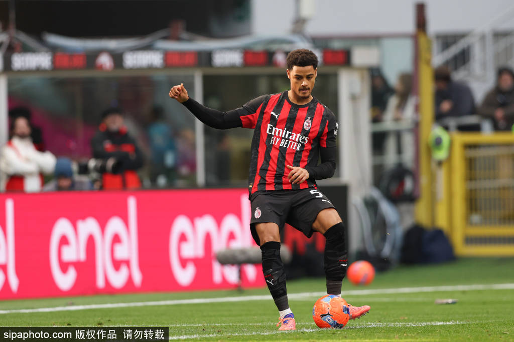 皇冠手机管理端登录_米兰争夺战：索萨或成未来左后卫新星皇冠手机管理端登录，巴萨再遭失利！
