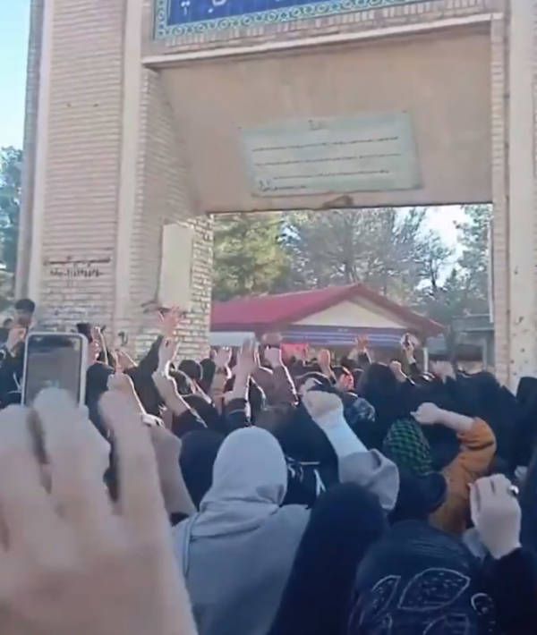 世界杯皇冠信用网代理_英媒称:伊朗抗议席卷全国一半省份世界杯皇冠信用网代理,至少36人死亡