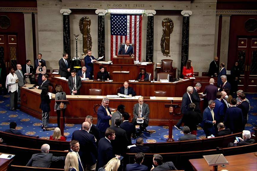 皇冠app
_52票赞成47票反对!美国投票结果公布皇冠app
,共和党五人反水,特朗普痛骂“叛徒”!