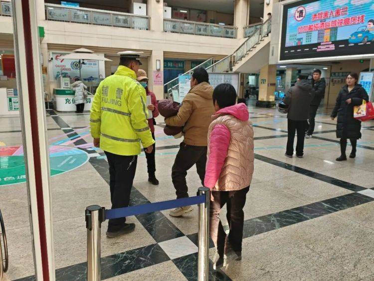 皇冠登入网址_山东德州街头皇冠登入网址，上演“生命速递”！