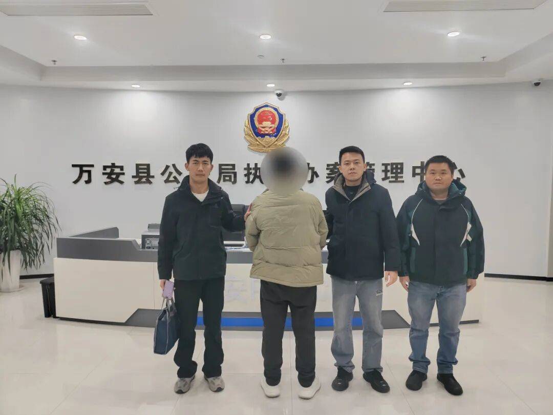 皇冠信用网平台
_一人饰四角诈骗11万余元皇冠信用网平台
,“戏精”赵某落网!