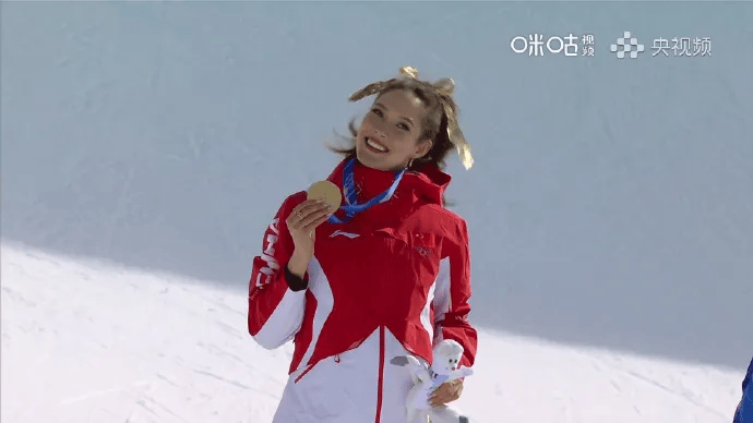 皇冠代理占成
_谷爱凌泪洒发布会皇冠代理占成
,夺冠后得知奶奶离世!最后一次见面时,她告诉奶奶:我会和你一样勇敢