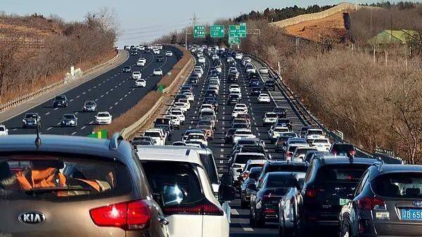 皇冠分红
_“上了高速皇冠分红
,发现全是聪明人”!还有人带了一锅饭……